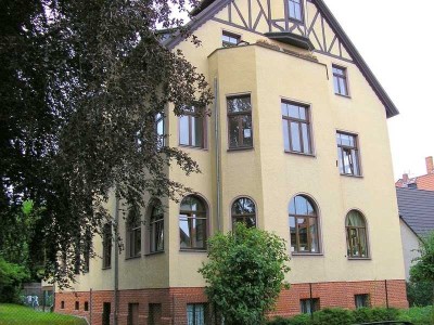 Neu: 2-Raum-Wohnung mit Balkon und EBK in schöner Stadtvilla