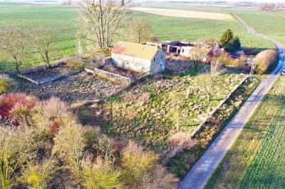 Grundstück mit Wirtschaftsgebäude und ehemaliges Wohnhaus (Brandruine) in der Uckermark