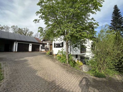 Zweifamilienhaus mit Weitblick: Ihr Zuhause im Grünen