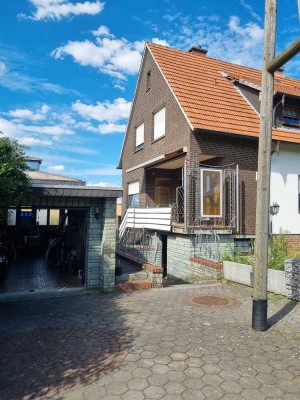 2,5 Zimmer Erdgeschoss bzw 2,5 Zi. und sep Küche, Bad, Balkon, Keller, Garten u. Garage ** Ruhig  **