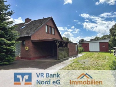 Charmantes Einfamilienhaus mit großem Grundstück und vielseitigem Stall-/Nebengebäude