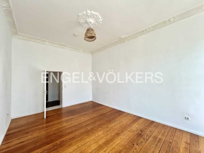 Altbaucharme in Stadtfeld-Ost – Stilvolle 3-Zimmer-Wohnung mit Stuck & Parkett