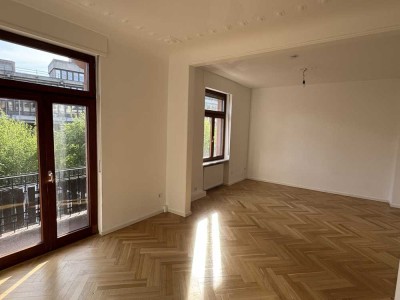 Liebevoll sanierte Altbauwohnung mit Balkon in der Belle Etage!