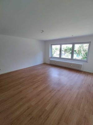 2-Zimmer plus Wohnküche in ruhiger Seitenstraße in Oberkassel