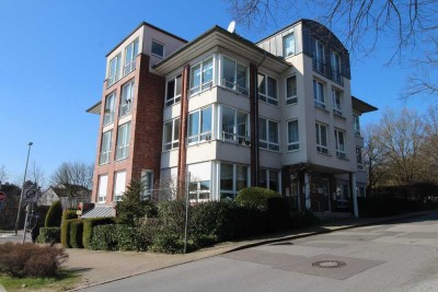 Schöne 3 Zimmer -Wohnung mit Balkon und Tiefgarage !