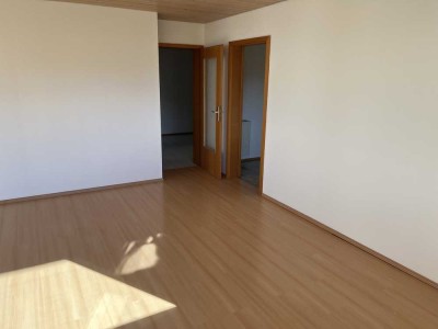 Freundliche 2,5-Raum-Wohnung mit EBK und Terrasse in Althengstett