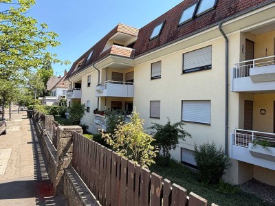 2 ZKB Mietwohnung in Hambach, 2. OG, frisch renoviert, mit TG-Stellplatz, frei.
