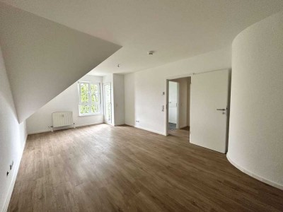 modern sanierte Maisonette 4-Raum-Wohnung im Dachgeschoss mit EBK