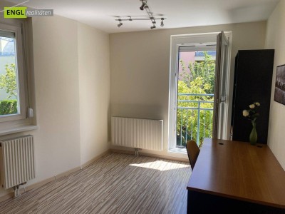 SOFORT VERFÜGBAR - AUFSPERREN und EINZIEHEN -voll möbliert - extrem gepflegt helle 3 Zimmerwohnung mit Gartenbenützung
