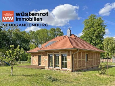 MIT PFERDESTALL: TOP AUSGESTATTETER WINKELBUNGALOW MIT EINBAUKÜCHE + SOLARTHERMIE + KAMINOFEN
