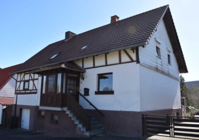 Gepflegtes Einfamilienhaus mit großem Garten, in ruhiger Wohnlage - 34549 Edertal - Bringhausen