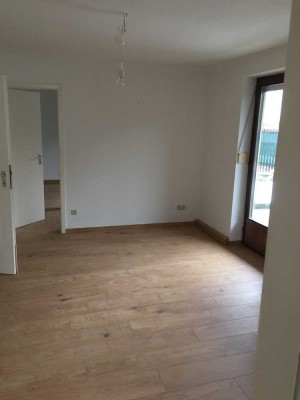 2-Zimmer-Erdgeschosswohnung mit kleinem Garten in Unterföhring – ideal für Studenten