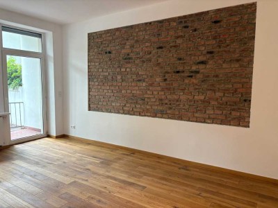 Sanierte Altbauwohnung mit großen Garten!