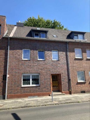 Familienfreundliches Stadt-Reihenhaus in Neuss von privat