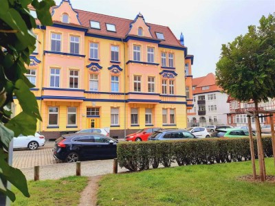 *Nahe Uniklinik* Schöne Erdgeschosswohnung mit moderner EBK, Wannen-/Duschbad & Balkon