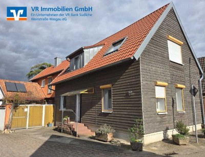 Umfangreich modernisiertes und gepflegtes Wohnhaus mit eigenem Garten