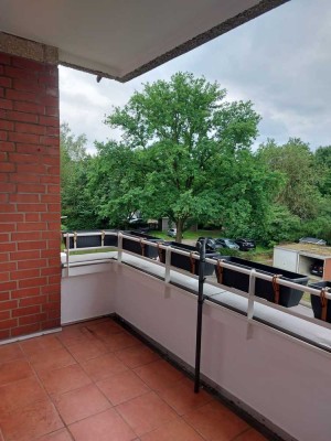 3Z-Whg mit Balkon und EBK in HH-Schnelsen in Sackgasse