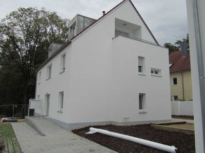 Stilvolle 2-Raum-Wohnung mit gehobener Innenausstattung mit Einbauküche in Regensburg