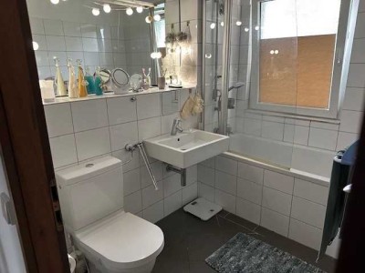 Helle 2-Zimmer-Wohnung mit Balkon im 2. OG in Bergisch Gladbach