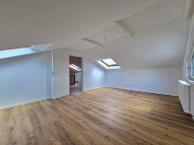 Helle 2,5-Zimmer-Wohnung mit Balkon und Garage: Erstbezug nach Sanierung mit Balkon