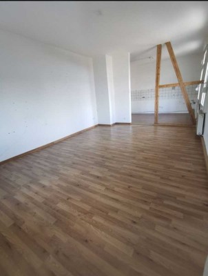 Helle Altbauwohnung 3-Zimmer-Wohnung 85m3