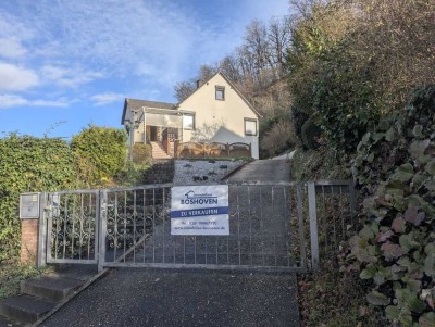Freistehendes Einfamilienhaus mit Doppelgarage in Lahnstein zu verkaufen!