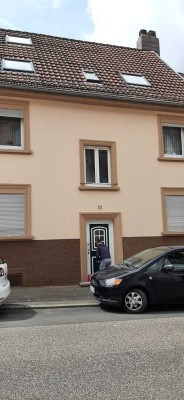 ~~ Erdgeschosswohnung mit Kellerraum und Gartenmitbenutzung in ruhiger Wohnlage ~~