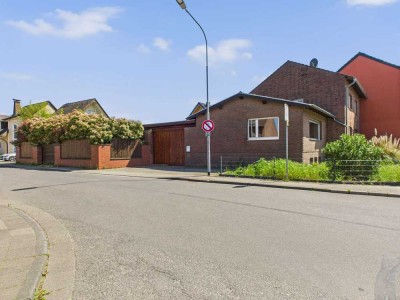 Saniertes Einfamilienhaus in Heppendorf mit Innenhof und sonnenverwöhnten Garten