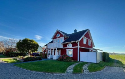 Traumhaftes Original-Schwedenhaus mit Pool, Sauna und großer Garage in Feldrandlage