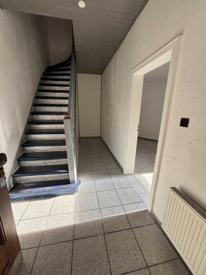 Guck mal: 3,5-Raum-Wohnung über zwei Etagen mit eigenem Eingang auf ca. 65 m² zu vermieten