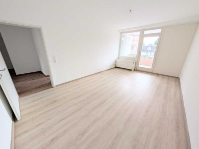 **Einziehen und wohlfühlen! +Balkon + modernes Tageslichtbad +Laminat +Gäste-WC**
