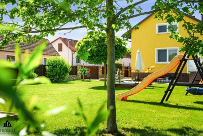 Familientraum!! Wunderschönes, gepflegtes Haus mit Gartenparadies