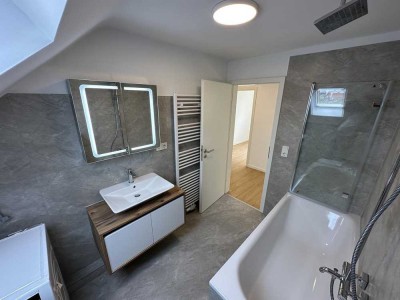 Moderne Dachgeschosswohnung Erstbezug nach hochwertiger Sanierung Einbauküche Top-Ausstattung