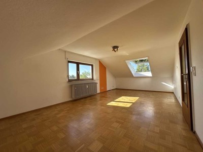 -Zweifamilienwohnhaus mit 3 Garagen in ruhiger Lage-