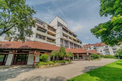 Großzügige 3-Zimmer-Wohnung mit Südloggia und drei Tiefgaragenstellplätzen