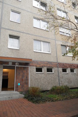 sehr gemütliche und altersgerechte 3 Raum Plattenbau Wohnung in Bernau Süd mit Balkon zu verkaufen