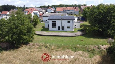 Wohnen und Arbeiten vereint – Großzügiges Anwesen mit Wohnhaus, Halle und weiterem Bauplatz