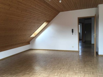 Gepflegte 2-Raum-DG-Wohnung mit Balkon in Würzburg Heuchelhof