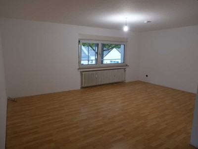 Frisch tapezierte 3-Zimmer-Wohnung mit Balkon in DU-Homberg/Essenberg