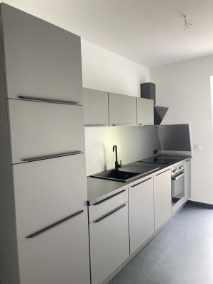 Erstbezug nach Sanierung – Stilvolle DG-Wohnung mit Balkon & Einbauküche