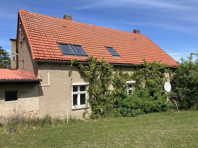 Hofstelle auf üppigem Grund inmitten uckermärkischer Landschaft in Golm