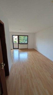 Ruhiges Single-Appartement mit großem Balkon & Stellplatz