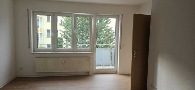 Renovierte 66 m² 2- Zimmer- Wohnung mit Balkon *** AUFZUG ***