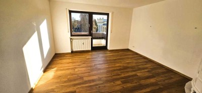 Großzügige 4 Zimmer Wohnung mit Balkon und Loggia