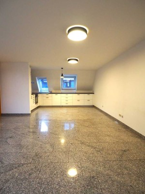 Hochwertige, lichtdurchflutete 3,5-Zimmer-Maisonettewohnung mit Loggia in zentraler Innenstadtlage