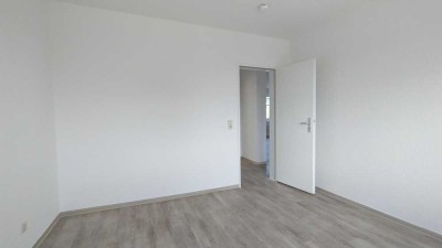 Große 90 qm Wohnung für Ihre Familie ! Top saniert !