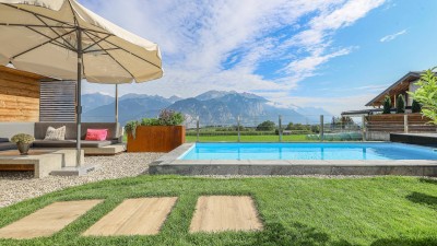 Einfamilienhaus mit Pool und Panoramablick in Toplage