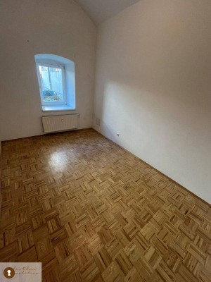 Höchst originelle und sehr schöne Zweieinhalbzimmerwohnung, im Zentrum Frohnleitens zu vermieten. Haustiere erlaubt