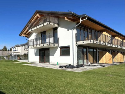 Erstbezug! Moderne 3-Zimmer-Wohnung mit sonniger Terrasse und großem Garten in Südausrichtung