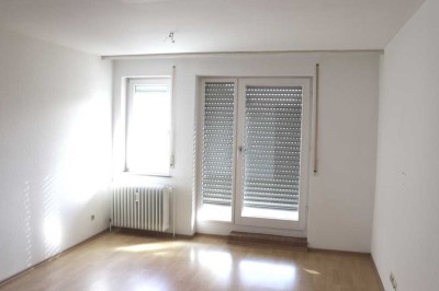 Helle freundliche 2,5-Zimmer-Wohnung mit kleiner Einbauküche in Wendlingen